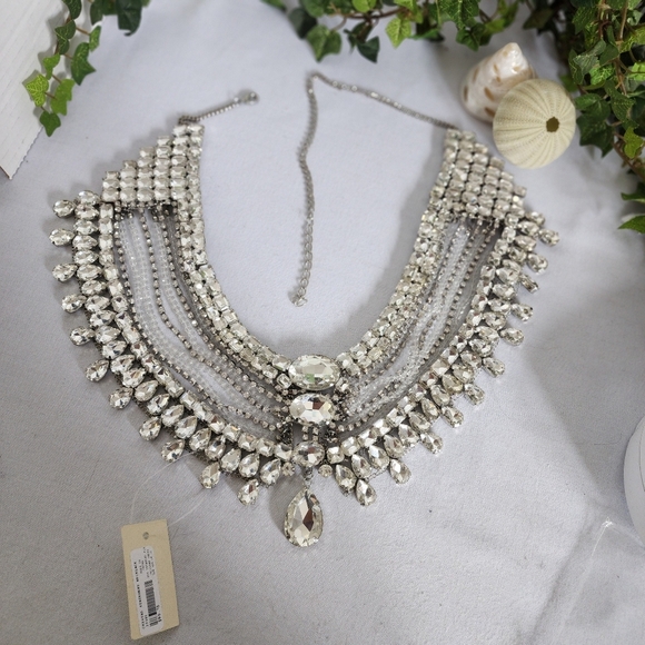Stunning Glam Large Crystal Bib Necklace - Picture 6 of 7